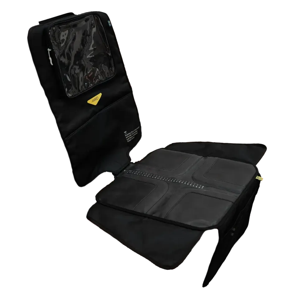 Axkid Premium sätesskydd är bäst i test tack vare sina mångsidiga egenskaper. Det är en 3-i-1 modell som kan hängas upp för både babyskydd, bakåtvända bilbarnstolar, framåtvända bilbarnstolar.