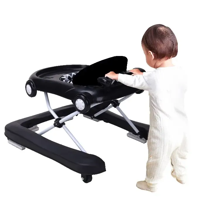 BabyDan Babywalker är en bra gåstol som ser ut som en bil.