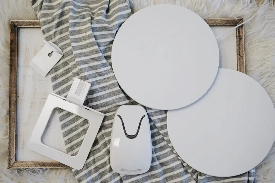 Babysense 7 intar topplistan i vårt andningslarm bäst i test. Man får med två sensorplattor som läggs under madrassen i sängen.