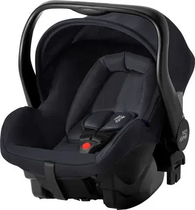 Ett babyskydd är till för de minsta barnen i ålder, vikt och längd. Ska användas till nyfödda och spädbarn i bilen.