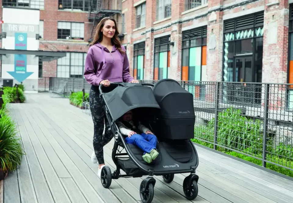 Den bästa syskonvagnen är en flexibel och lättanvänd modell med snygg design coh välbyggd konstruktion.
