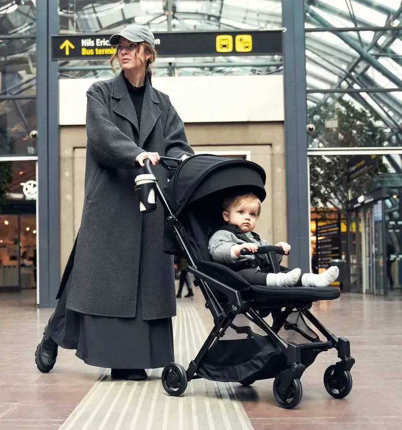 Resevagnen Beemoo Easy Fly Lux 4 på Göteborgs centralstation.