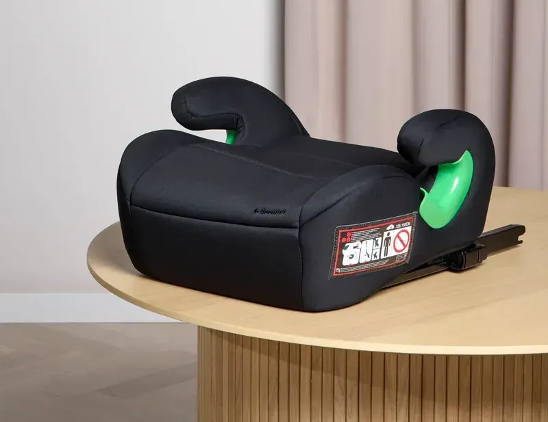 Beemoo Raise 2 utser vi till bästa bälteskudden just nu. Den har allt man kan tänkas söka hos en kudde för barn i bilen och den passar från 125 cm upp till 150 cm.
