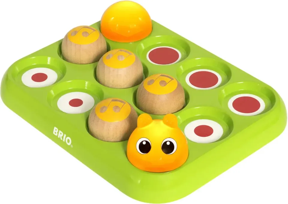 Brio Larv är en av de bästa presenterna till en 2 åring. Det är en pedagogisk aktivitetsleksak som ger ifrån sig ljud när man lägger bollarna på olika ställen.