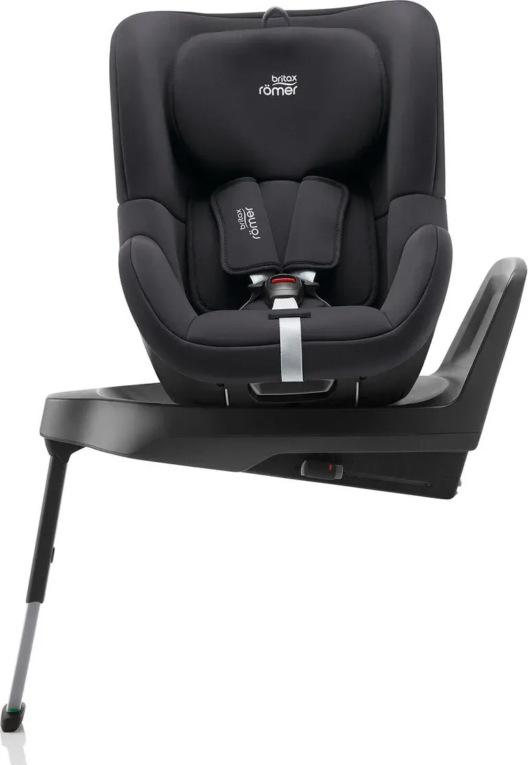Britax Römer SWINGFIX M Plus är en roterande bilbarnstol som är bakåtvänd och bäst i test. Med denna modellen får både förälder och barnet en bra komfort.