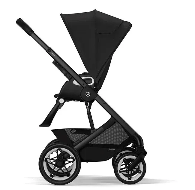Cybex Talos S Lux är en bäst i test sittvagn med vändbar sits. Den har även fullt liggläge och är smidig att manövrera.