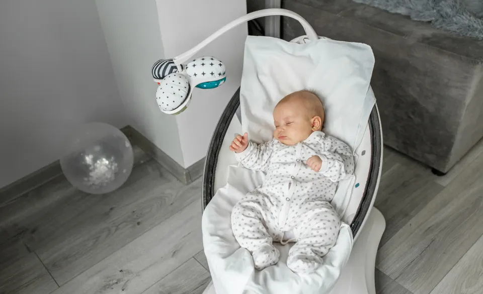 Hitta våra val av elektrisk babysitter bäst i test. Dessa modeller kan bland annat vagga barnet av sig själv, så du kan lugnt göra annat.