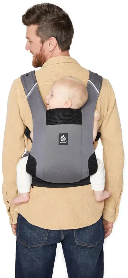 Ergobaby Away är en toppmodell för resor. En perfekt bärsele för vandringen, sommarstugan eller andra äventyr.