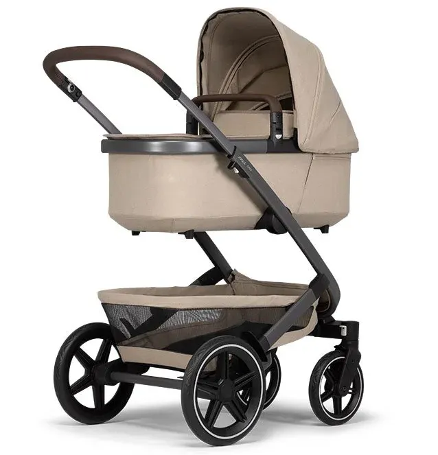 Joolz Geo3 är en robust modell och vårt val av bästa barnvagn för terräng.
