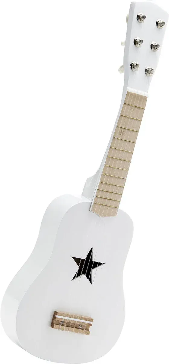 Kids Concept Gitarr är en cool doppresent som är rätt ovanlig att ge bort. Därför blir det extra kul.