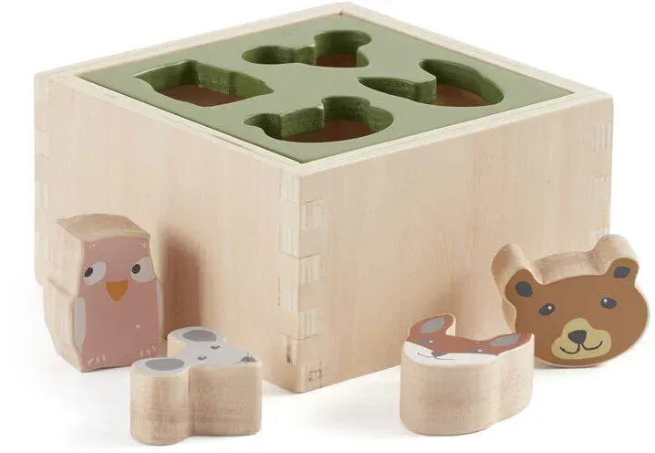 Kids Concept Plocklåda Edvin är en bra present för en ettåring tycker vi. Den är välgjord i trä och kommer hålla länge.