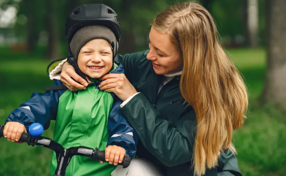 Vid 5-6 års åldern kan börja lära sig cykla.