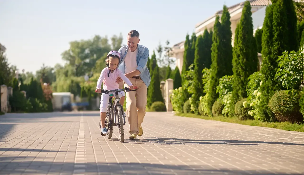 Lära barn cykla: Steg-för-steg guide med 10 tips