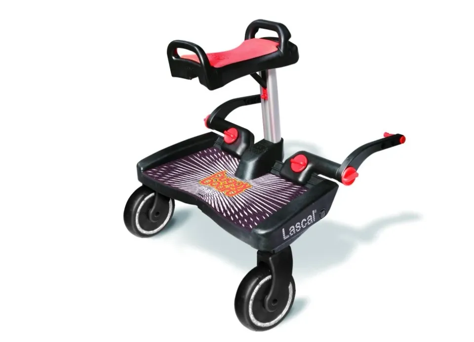 Lascal Buggy Board ståbräda till barnvagn är en universal modell som passar till nästan alla vagnar. Det är en färglad och välgjord ståplatta.
