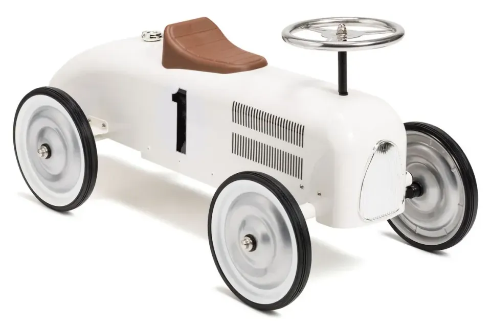 Mini Speeders Classic Bil passar perfekt att ge bort på dop. Den är både fin och rolig att köra.