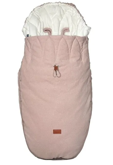 Najell åkpåse i rosa färg. Denna åkpåse passar till både babyskydd och liggdelar samt sittdelar på barnvagnen.