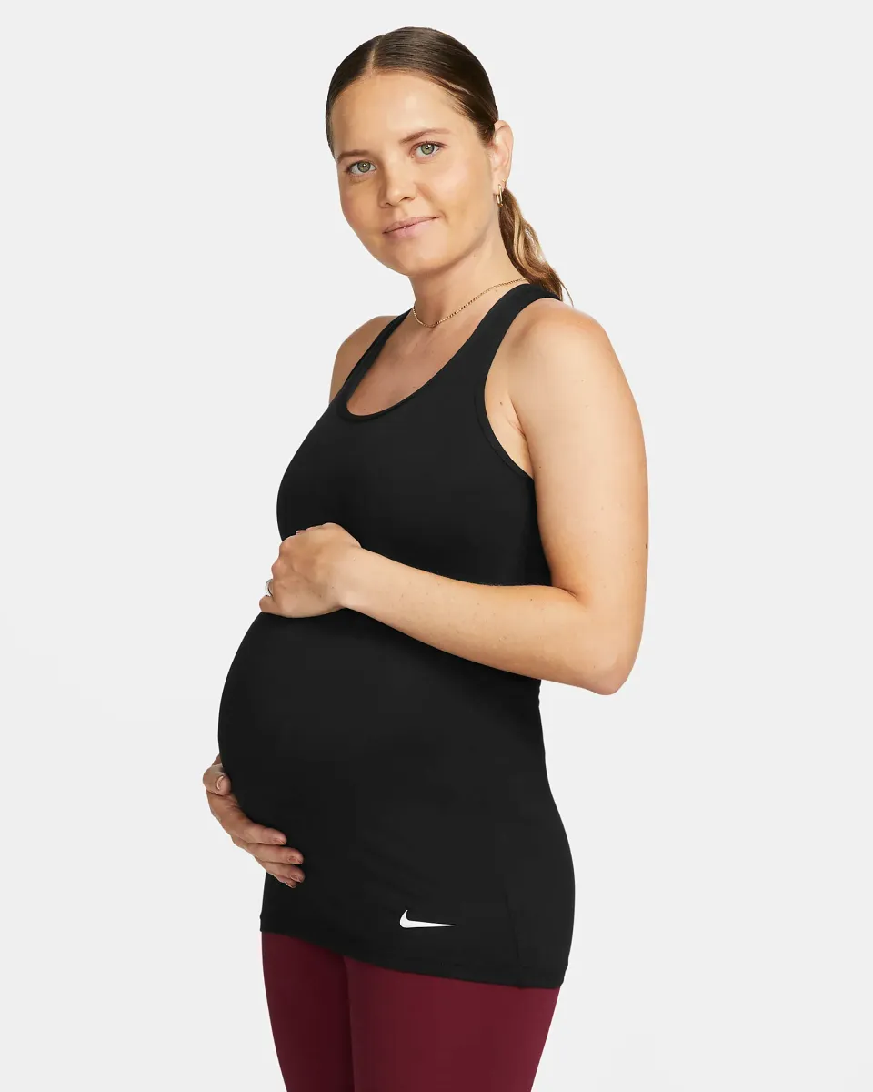 Nike Dri-FIT är ett träningslinne för gravida, som låter dig röra armarna helt fritt, perfekt för både yoga och enklare styrketräning.