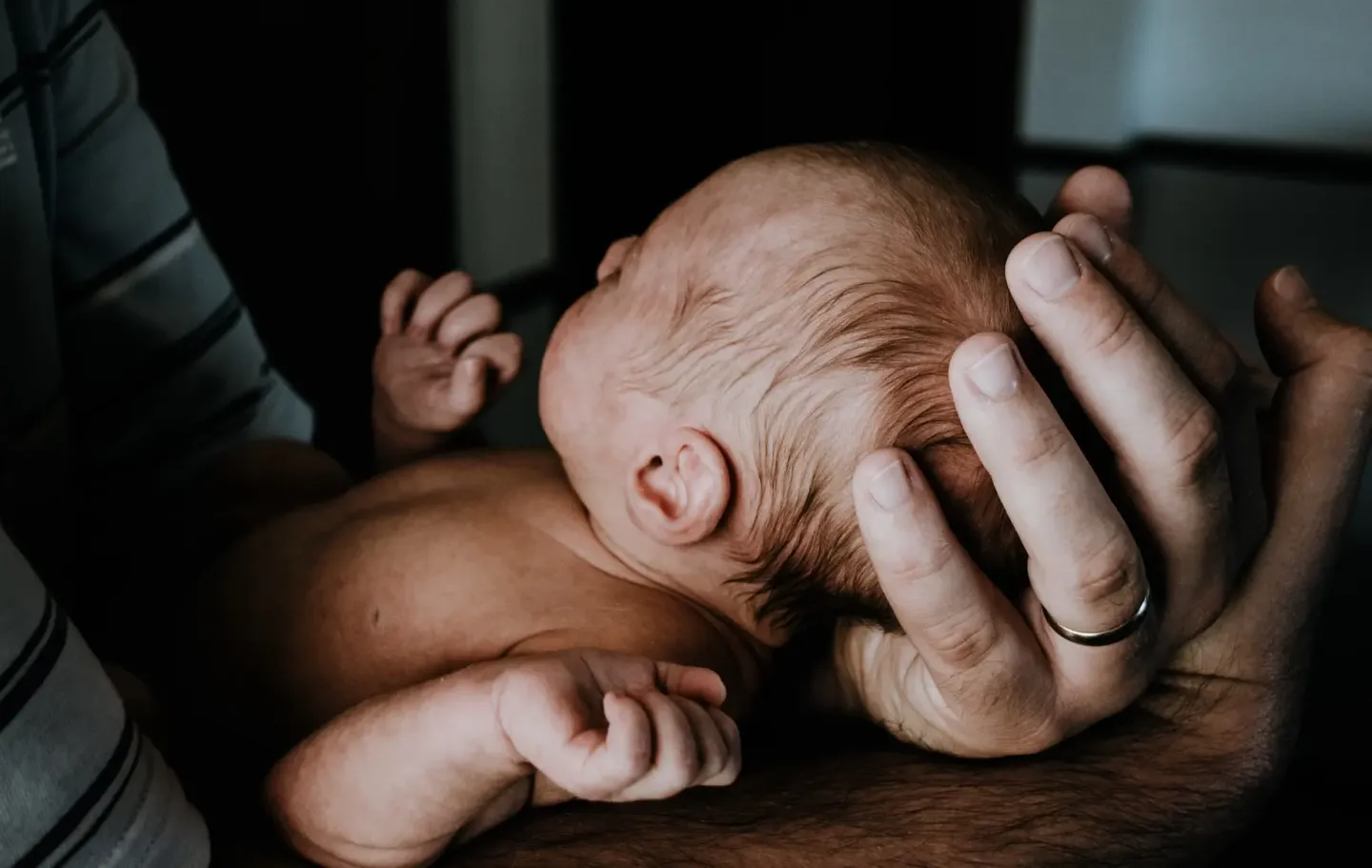 Vad behöver en nyfödd bebis? Guide för första tiden