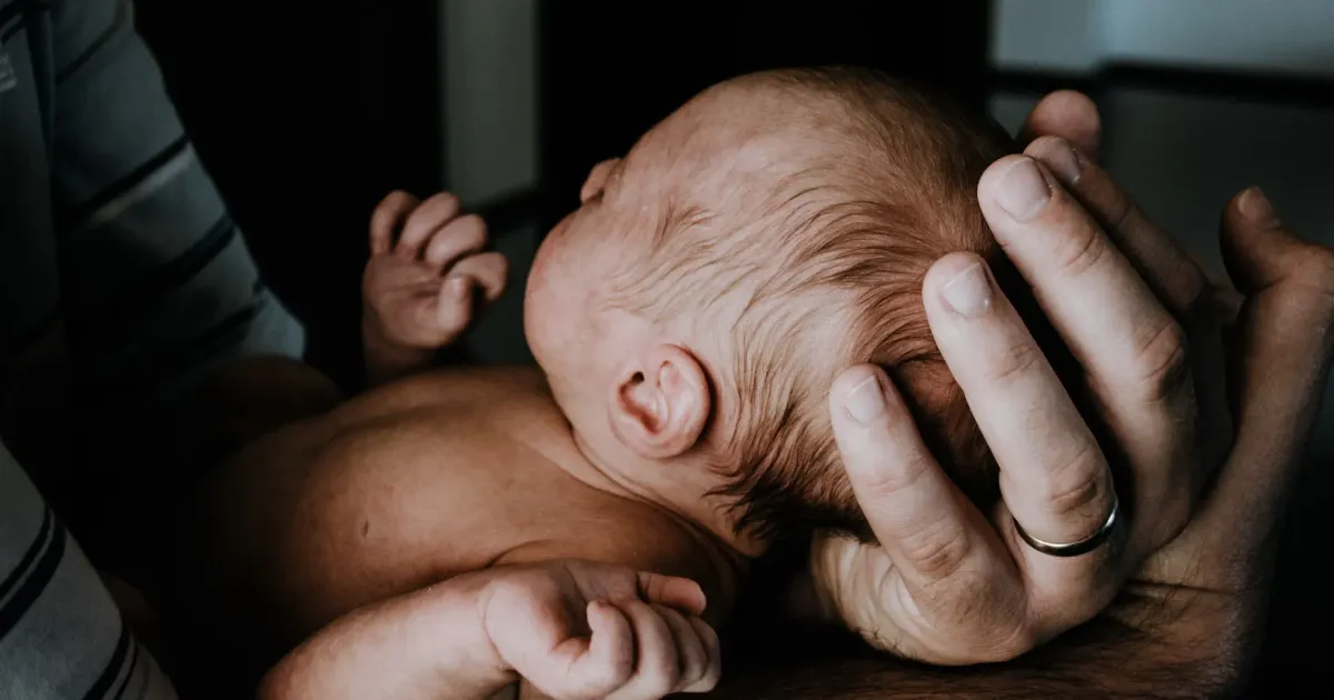 Vad behöver en nyfödd bebis? Guide för första tiden