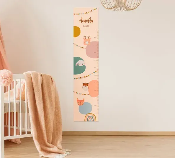 Ett av våra förslag på doppresent är en personlig mätsticka, där namn och bild kan graveras för att göra gåvan unik och originell.