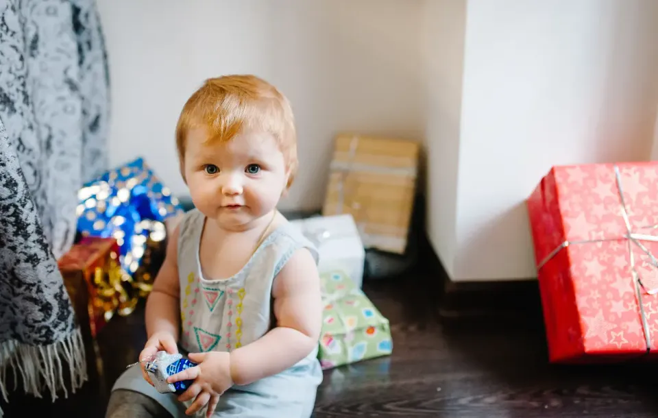 Med våra presenttips till en 1-åring kan du ge bort glädje och kunskap till de små liven.