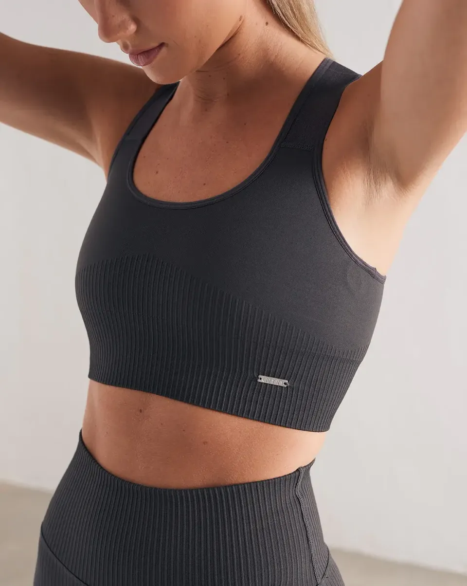 Ribbed Seamless High Support är en riktigt bra Tränings-BH för gravida. Den ger ett bra stöd samtidigt som man får en god rörelsefrihet.