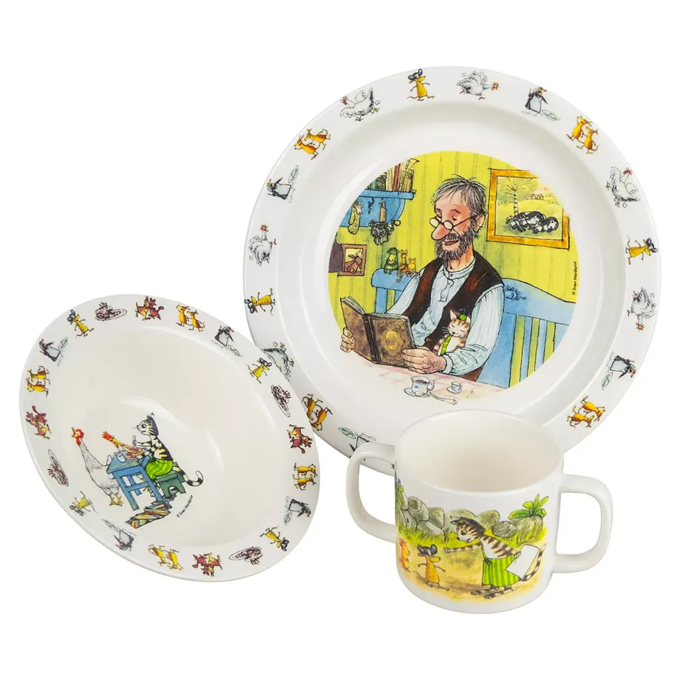 En servis anpassad för barn är kanske den bästa doppresenten. I alla fall vill vi tipsa varmt om denna med Pettson och Findus på.