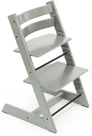 Stokke Tripp Trapp är ett exempel på en justerbar matstol för barn, som kan användas länge. Den har ett lite högre pris än de enklare modellerna.